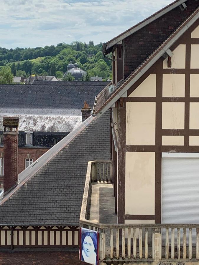 Au Coeur De Lisieux 83 M2 Et Vue Sur La Basilique Appartement Buitenkant foto