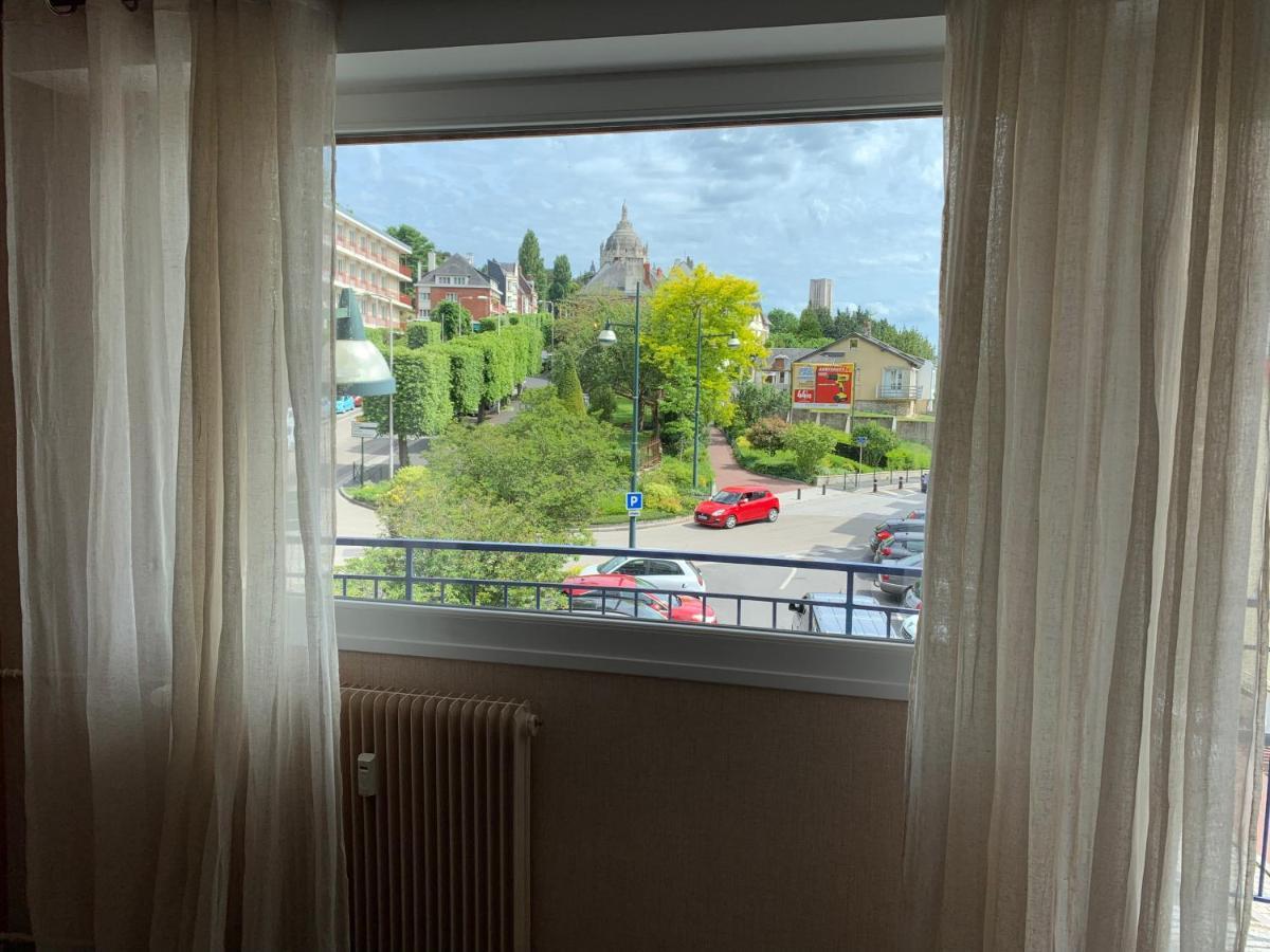 Au Coeur De Lisieux 83 M2 Et Vue Sur La Basilique Appartement Buitenkant foto