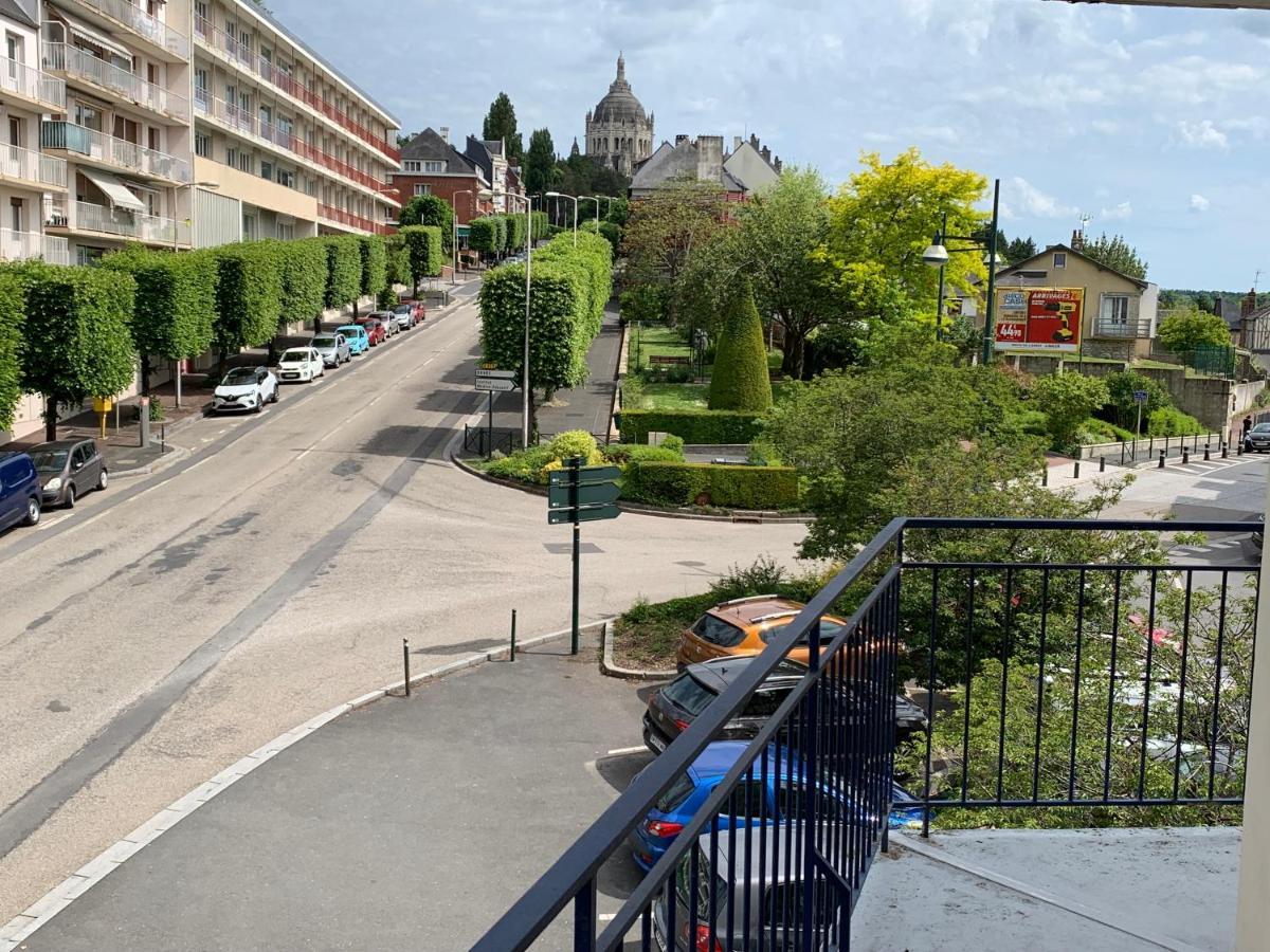 Au Coeur De Lisieux 83 M2 Et Vue Sur La Basilique Appartement Buitenkant foto